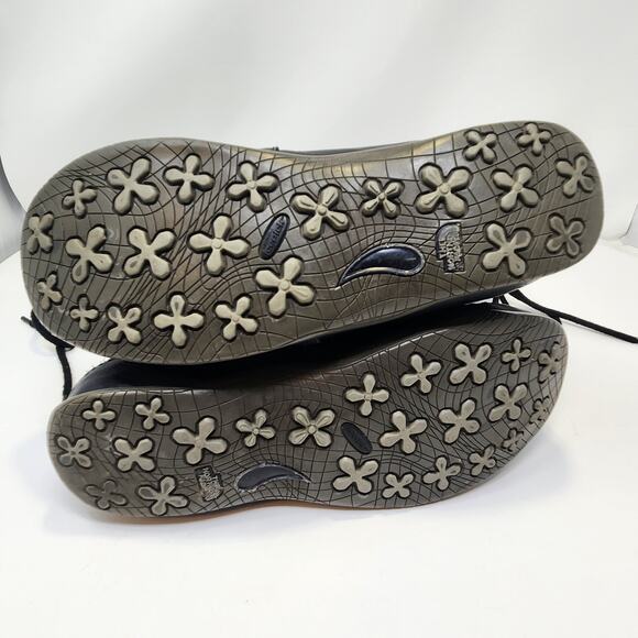 The North Face Janey Black Suede Moccasin Winter Boots Size 6 Faux Fur Lining - Picture 9 of 9